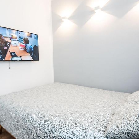 Cozy Design Apartament In Magheru Bukarest Kültér fotó